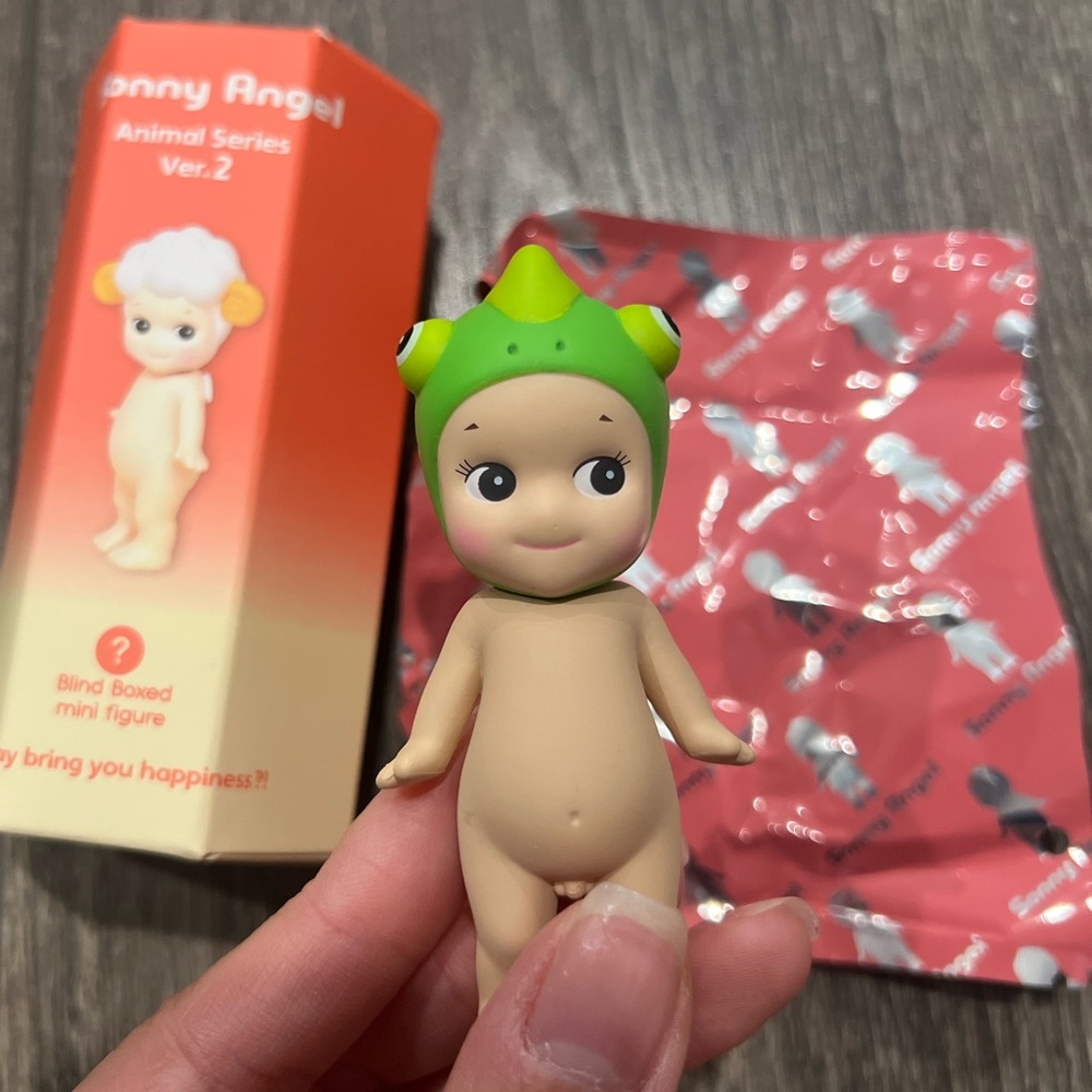 Brand NEW Sonny Angel Animal Series 2 mini figure - chameleon